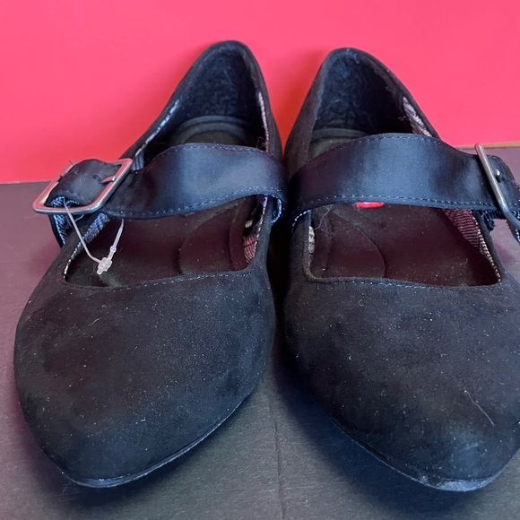 UNIONBAY Women's Black Buckle Flats - Picture 4 of 6